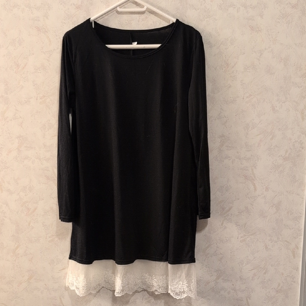 Chic Black Tunic with Lace Trim